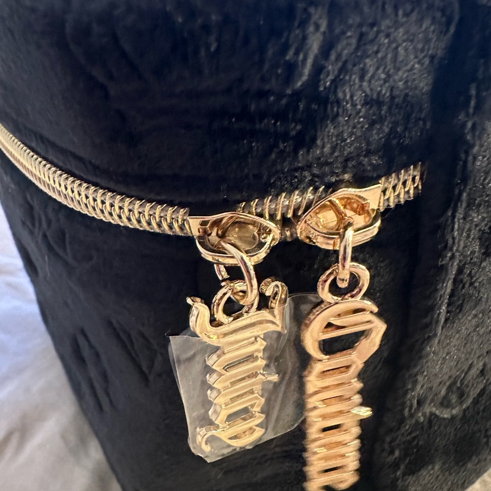 Juicy Couture Makeup Bag Vanity Case Black and Gold Soft, Pink Interior NWT - Picture 4 of 9